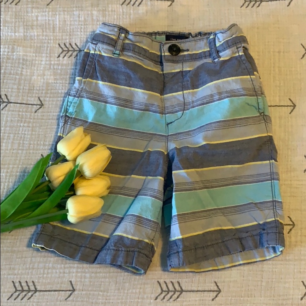 Cute striped shorts!